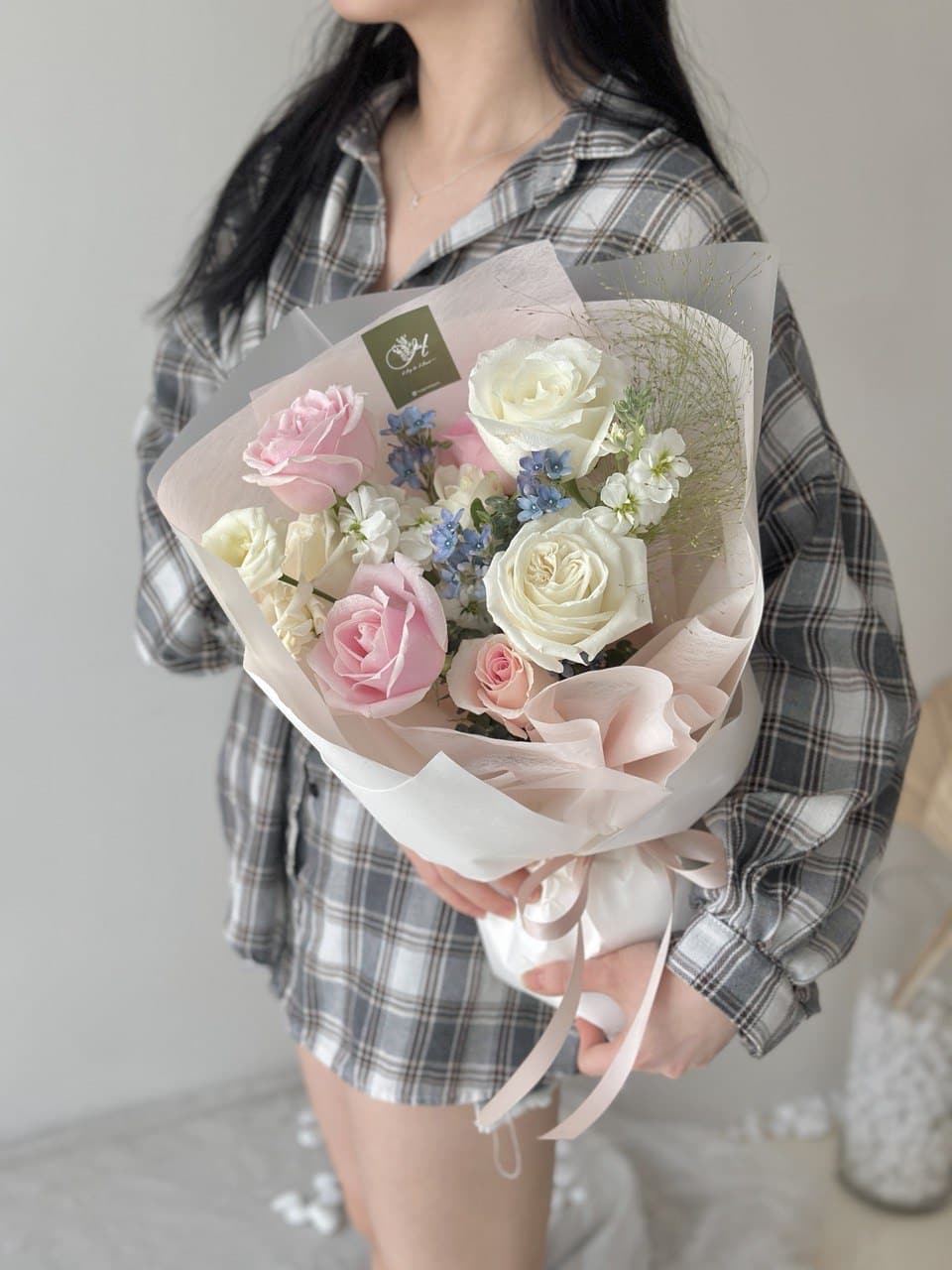 Erling Pink Mixed White Rose Bouquet