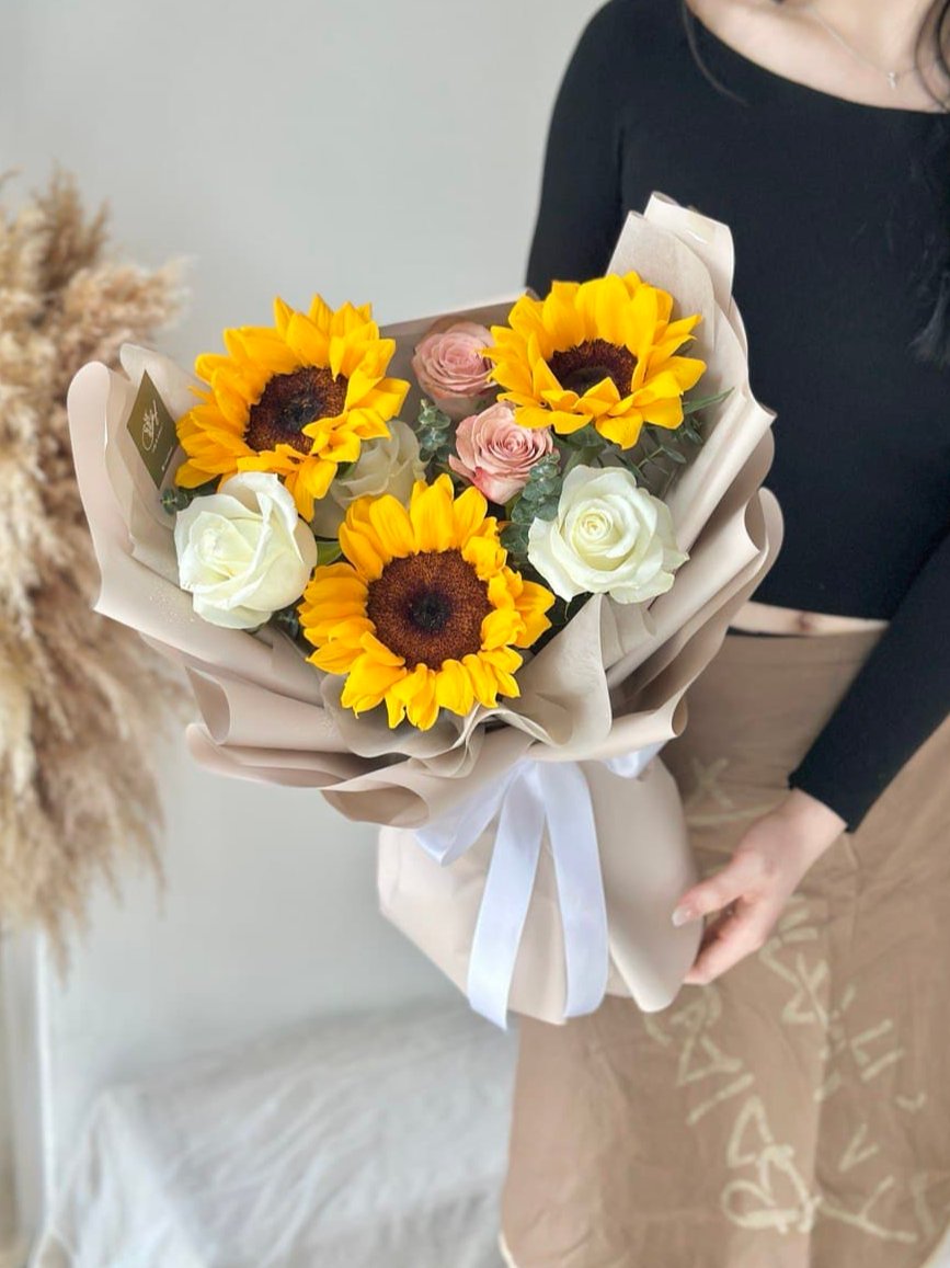 Ensley Sunflower mixed Cappuccino Bouquet