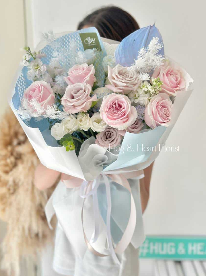 Eleanora Pink Rose Mixed Menta Rose Bouquet