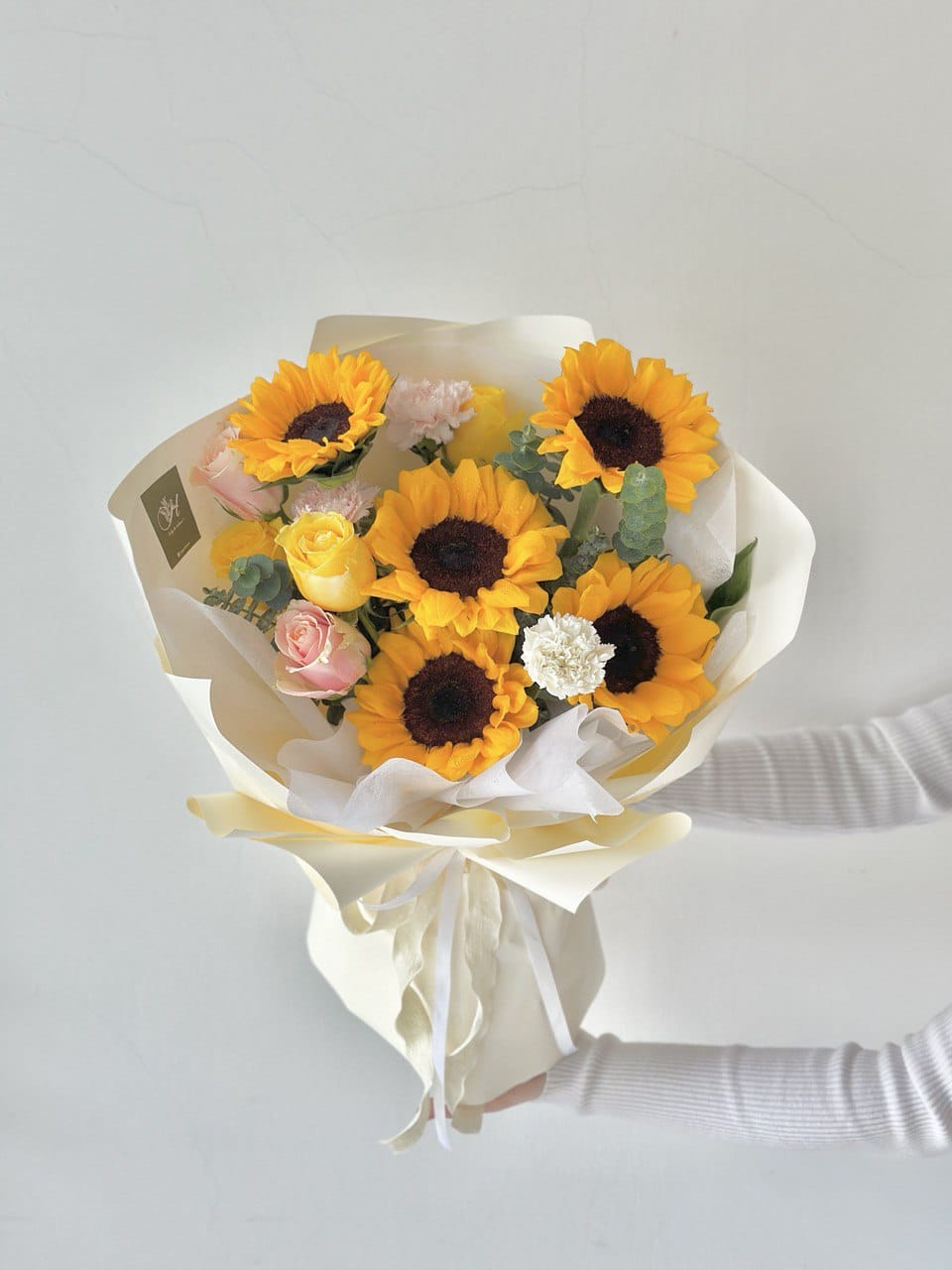 Eleni 5 Sunflower mixed Rose Bouquet