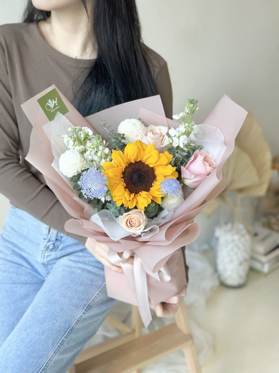 Falicia Sunflower with Rose