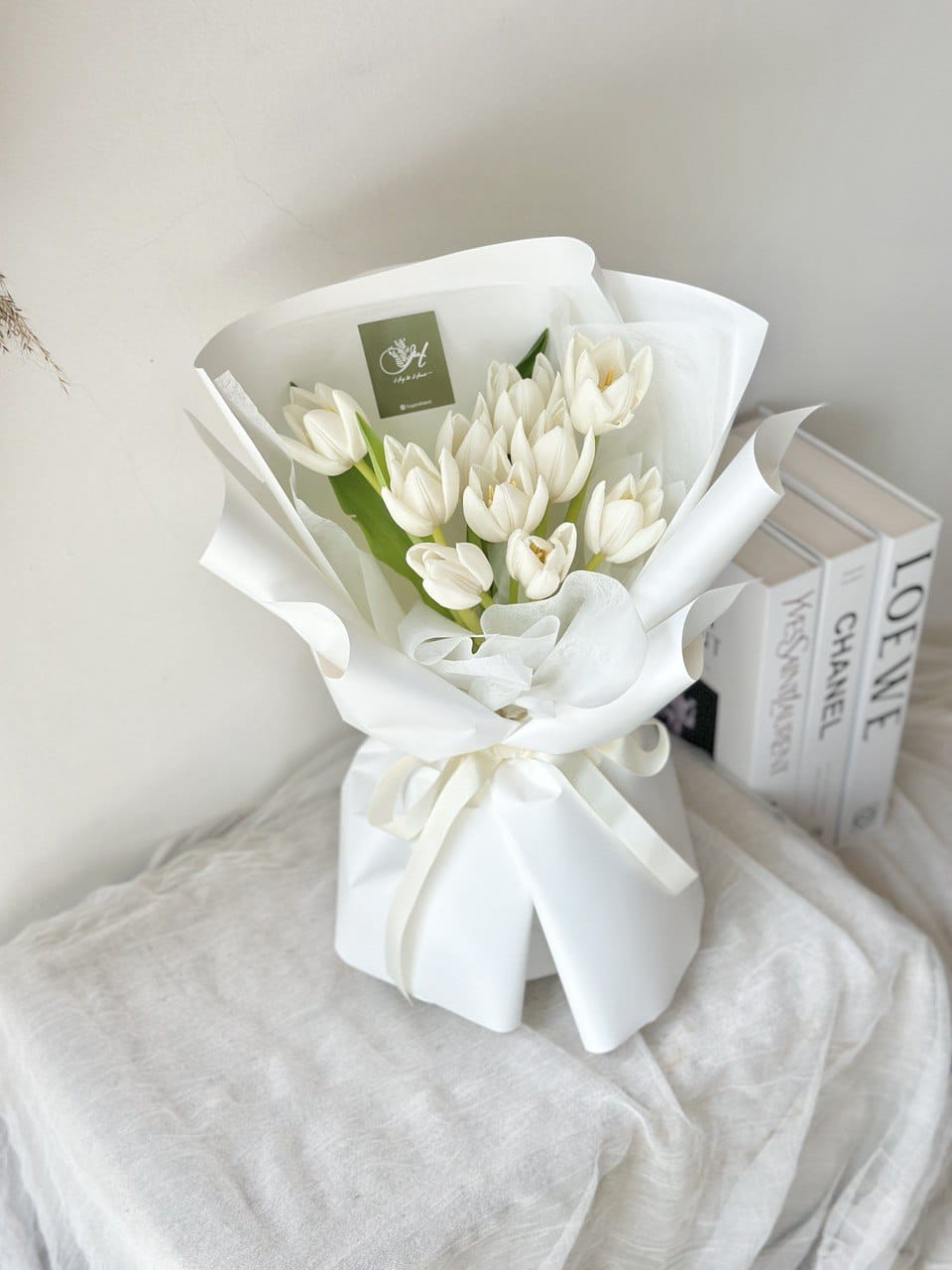 Pulm White Tulip